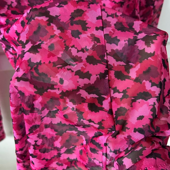 RW&CO. Vibrant Pink and Black Floral Blouse - Picture 5 of 6
